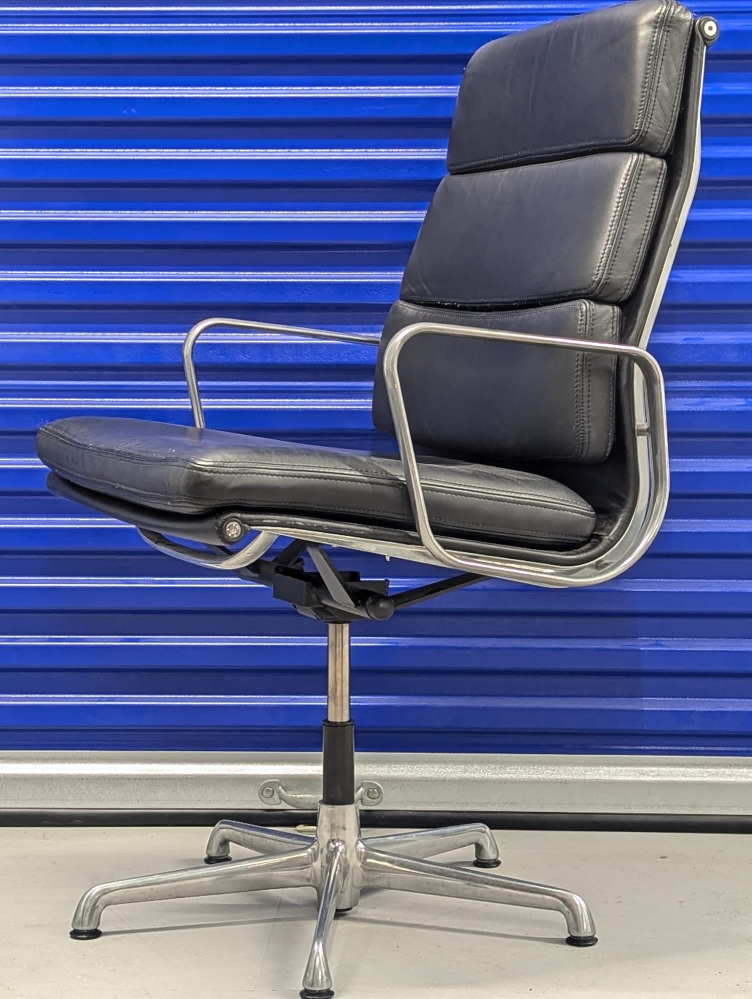 Genuine Eames ICF EA219 Soft Pad High Back Aluminium Leather Chair RRP £4113 - HM Chairs