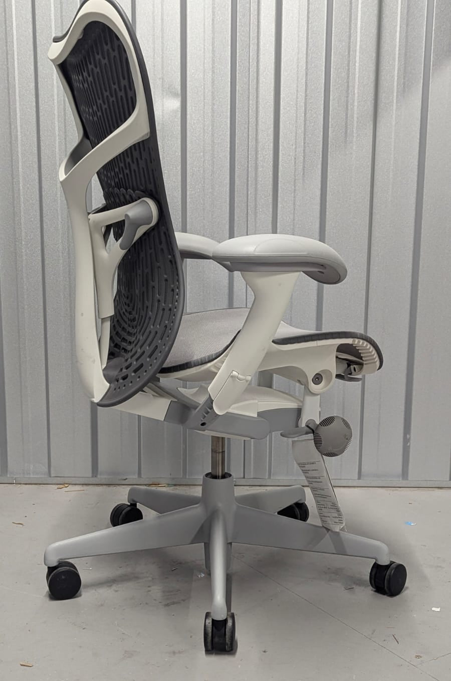 Herman Miller Mirra 2 White/Grey Office Chair - FULLY LOADED - Butterfly - HM Chairs
