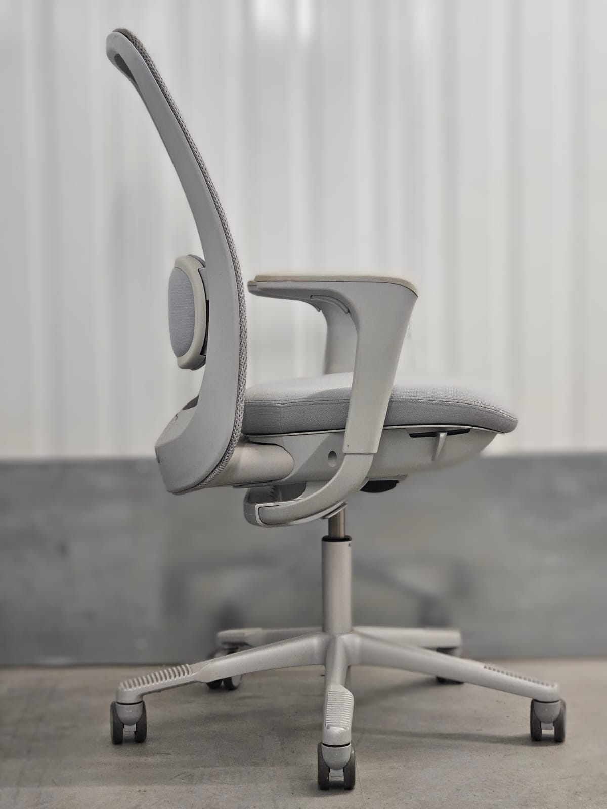 HÅG SoFi 7500 Silver Frame Mesh High Back Task Chair – with Lumbar Support - HM Chairs