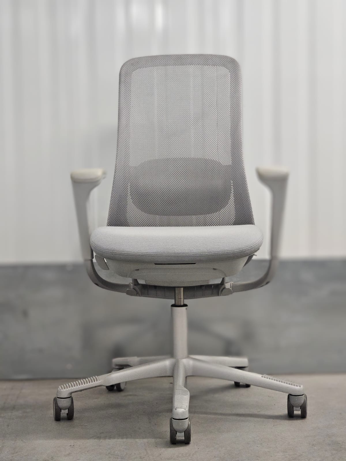 HÅG SoFi 7500 Silver Frame Mesh High Back Task Chair – with Lumbar Support - HM Chairs