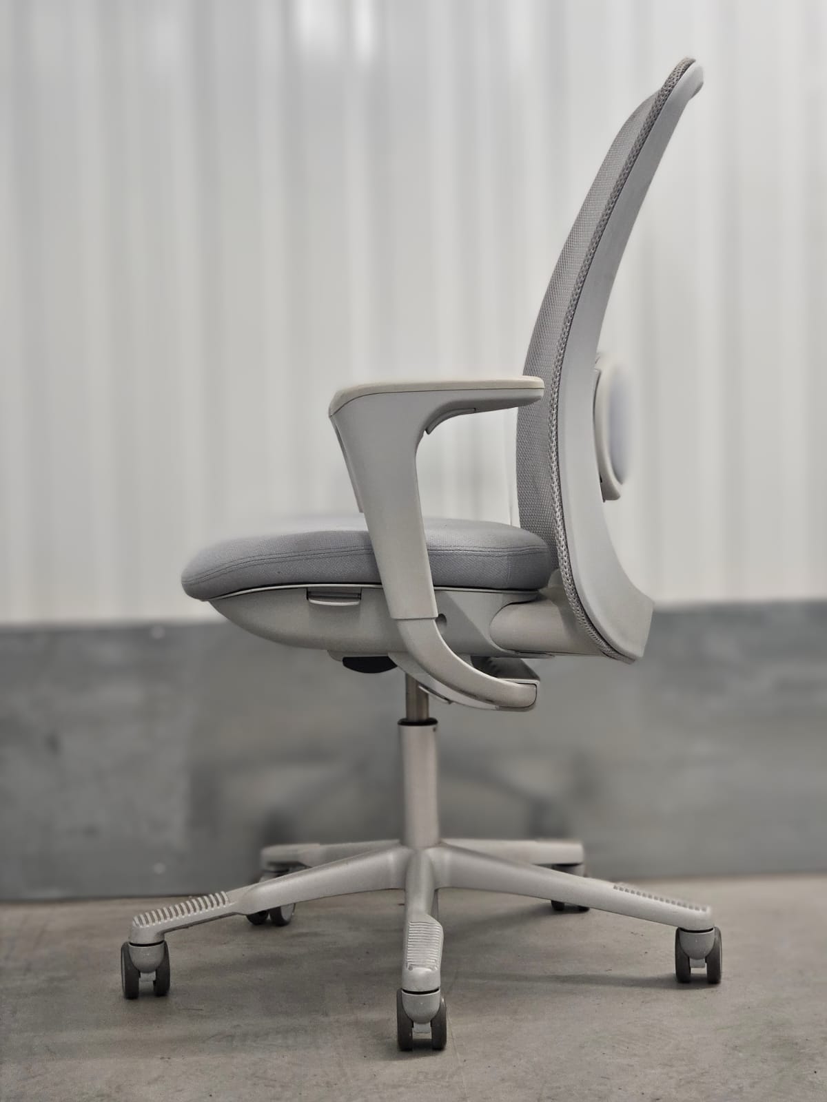 HÅG SoFi 7500 Silver Frame Mesh High Back Task Chair – with Lumbar Support - HM Chairs