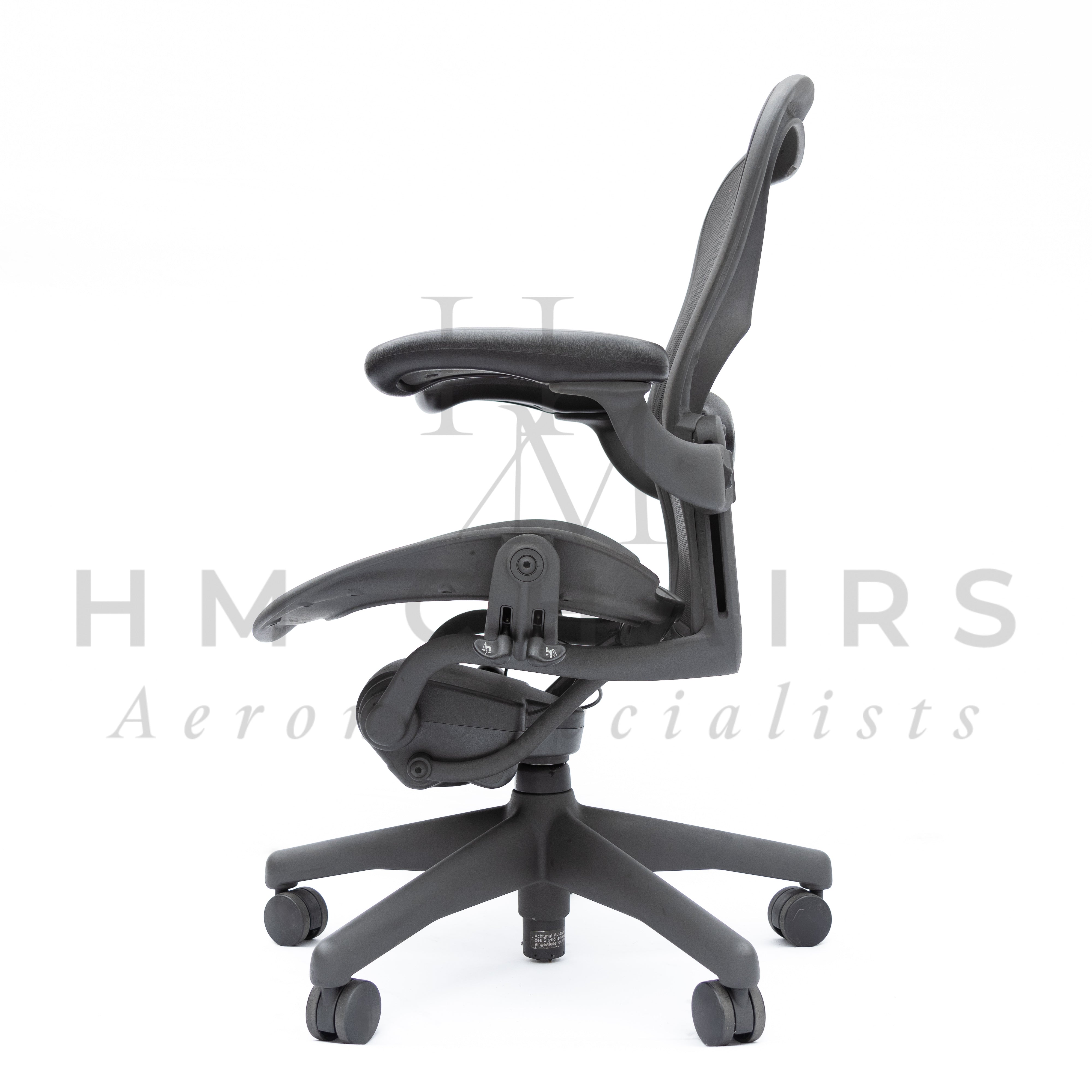 HermanMillerAeronLumbar-RollerArms-Graphite-LeftView-WM