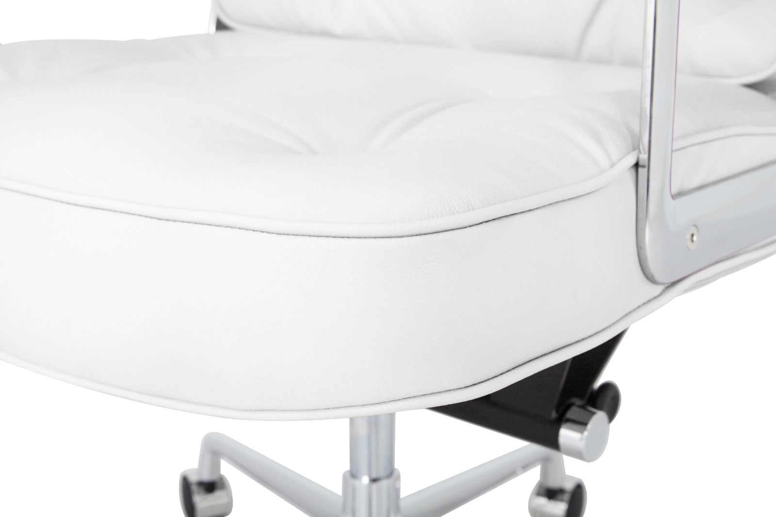 Eames Style ES104 Executive Leather Lobby Office Chair – White Italian Leather, Chrome Base (Brand New)